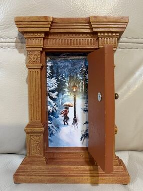 RARE LitJoy Crate Chronicles of Narnia Fairy Door Wardrobe Whimsy Whimsical